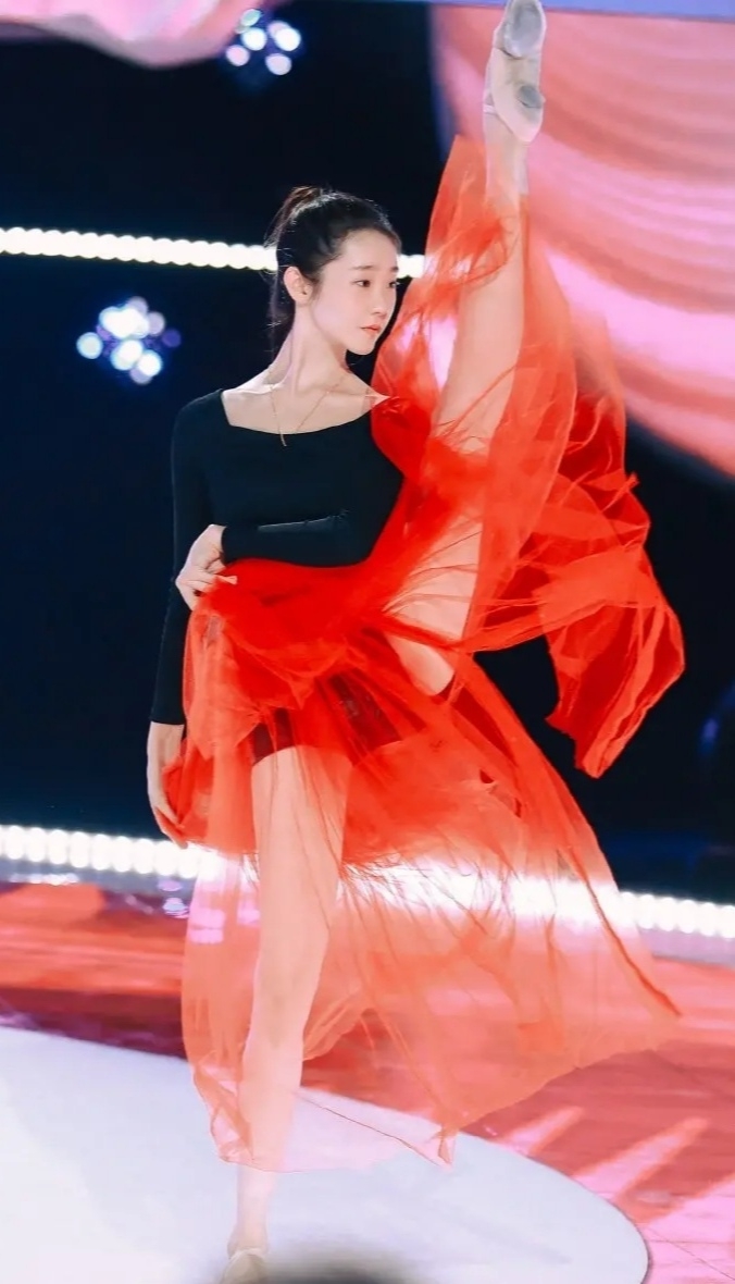 张艺凡创造营第一次跳舞,张艺凡跳舞创造营彩排