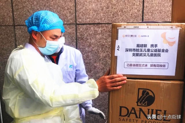 敬佩！郎平刘国梁捐物不留名，易建联更是飞到美国采购上万防护服