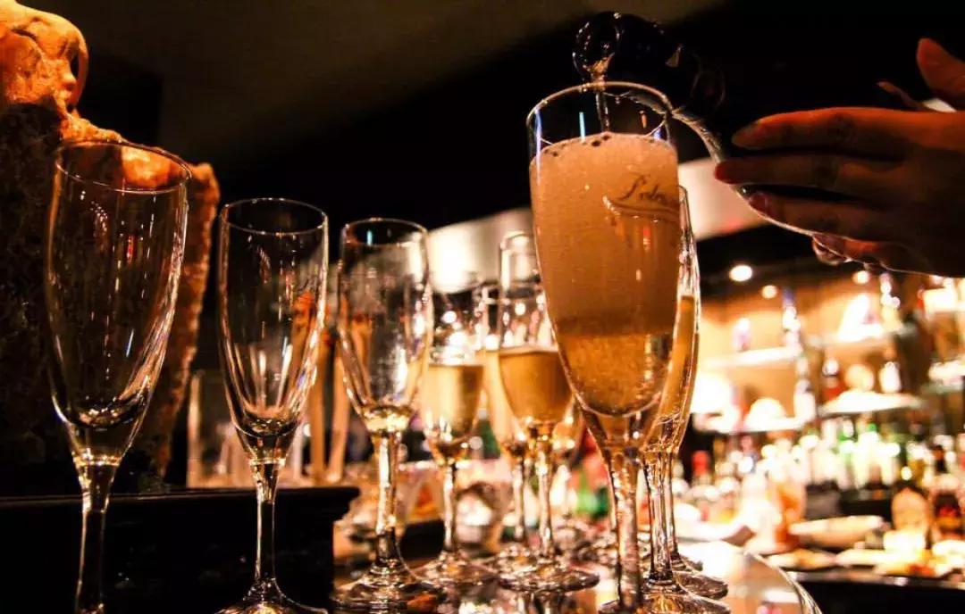 葡萄酒分类按饮用方式,葡萄酒分类介绍