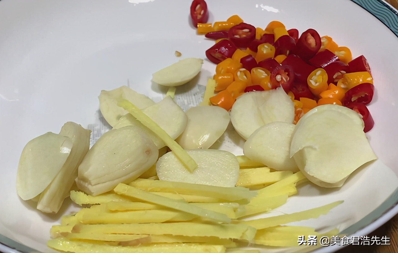 过年要吃鱼教你懒人做法用料简单,天冷就要多吃鱼