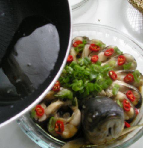 饭店里的孔雀开屏鱼都是怎么做的,开屏孔雀鱼家常做法