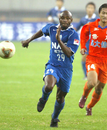 重温赛事-北京连胜，青岛垫底，2004年中超联赛（第18轮-第19轮）