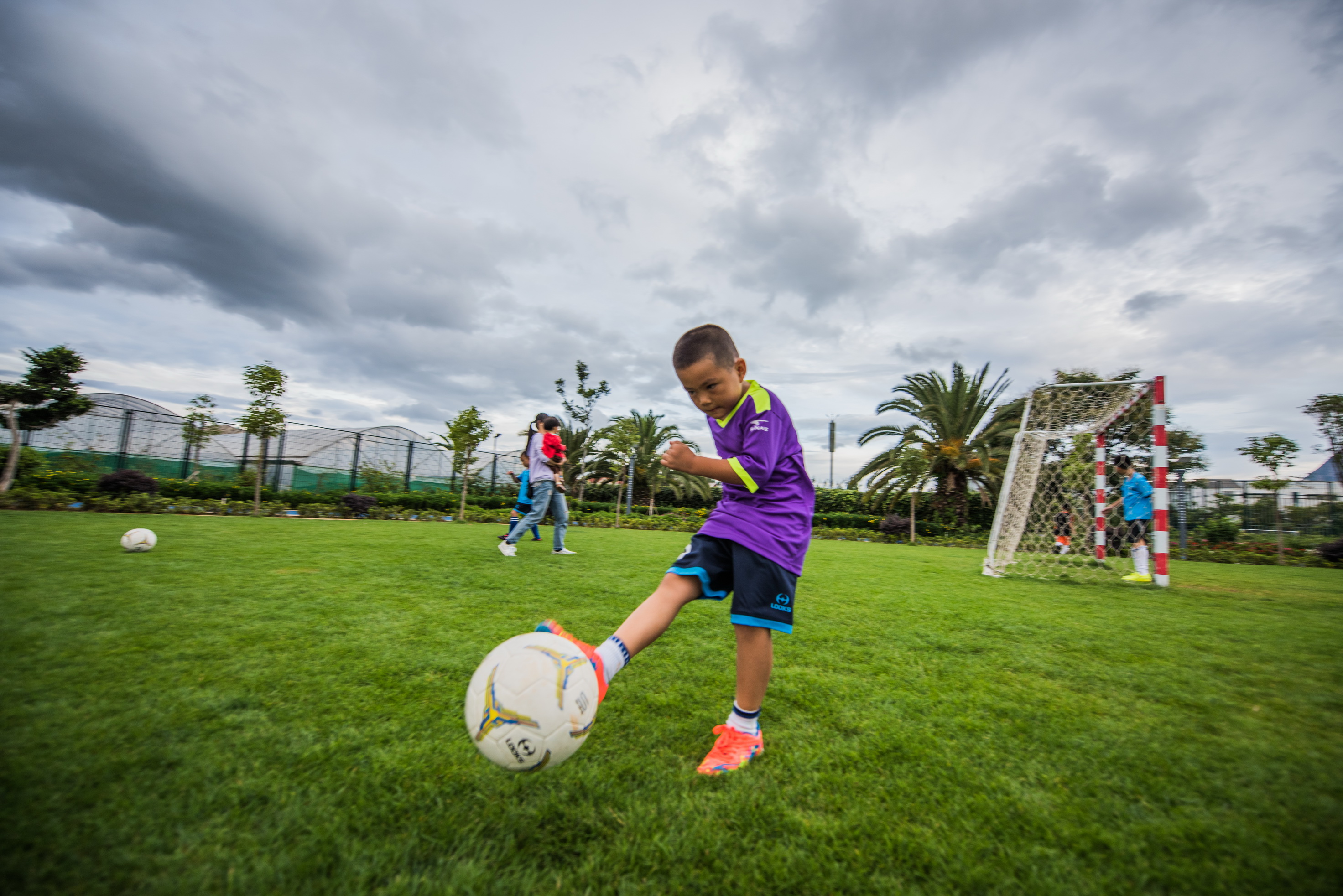 享受足球带来的快乐,让孩子享受足球乐趣