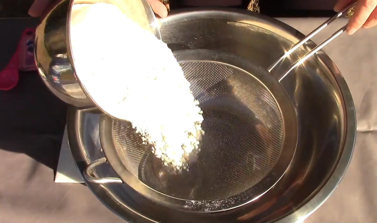 怎样炸外皮酥脆的油条绝密配方,如何快速炸油条又脆又蓬松