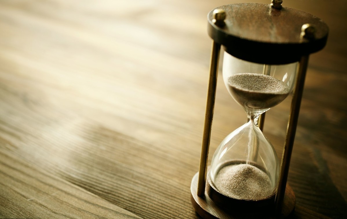 绝经10年还不断出现潮热正常吗,更年期没绝经一直流血怎么回事