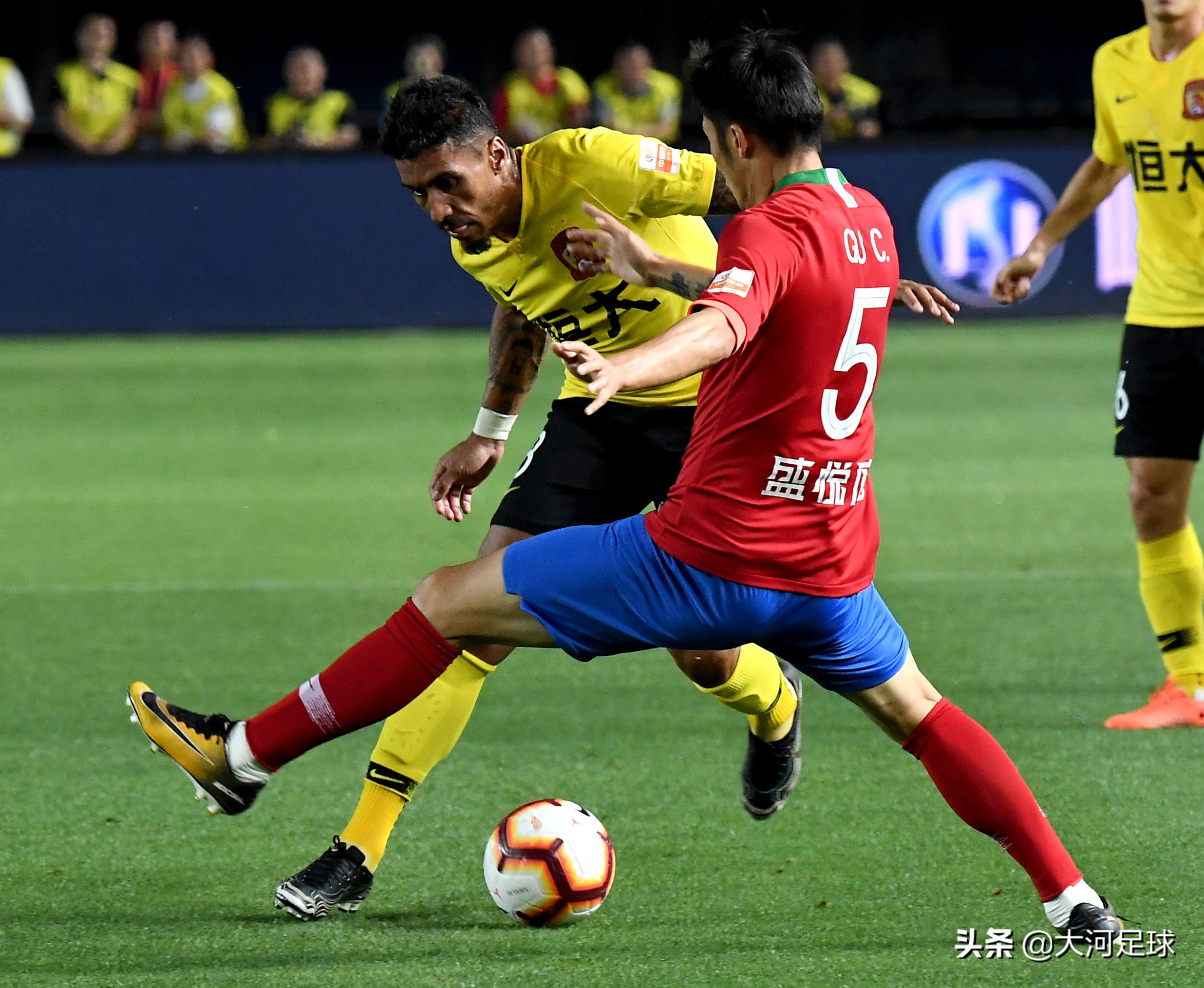 中超强队遭遇两连败弱队两连胜,中超单场爆发