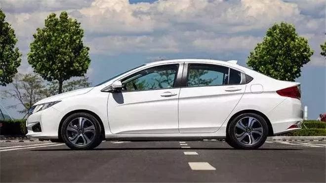 月入5000左右的车子推荐,厦门月入8000买什么车