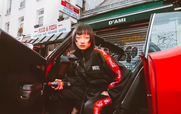 可口可乐联名产品有哪些牌子的,可口可乐联名时装周