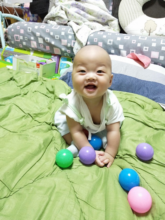 偏头的宝宝要如何调整过来,纠正宝宝偏头的小妙招