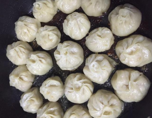 水煎包用的是淀粉水还是面粉水,水煎包用淀粉酥脆还是面粉