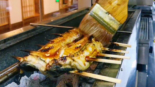 昆明唯一屋顶清真居酒屋，居然还能吃到活鳗鱼，48元清酒喝到嗨