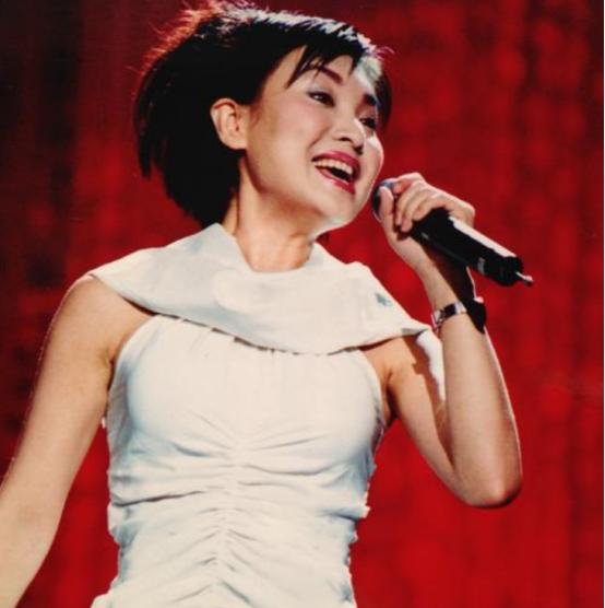 她因《常回家看看》火遍全国，却惨遭前夫背叛，离婚后卷走12亿