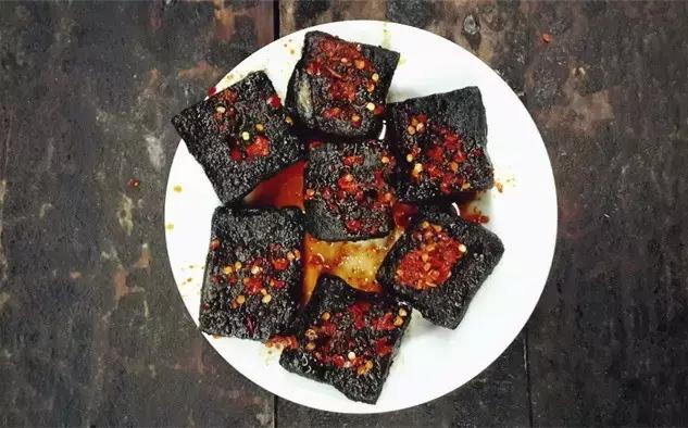 长沙最好的臭豆腐生胚多少钱一箱,长沙黑色经典长沙臭豆腐印象城店