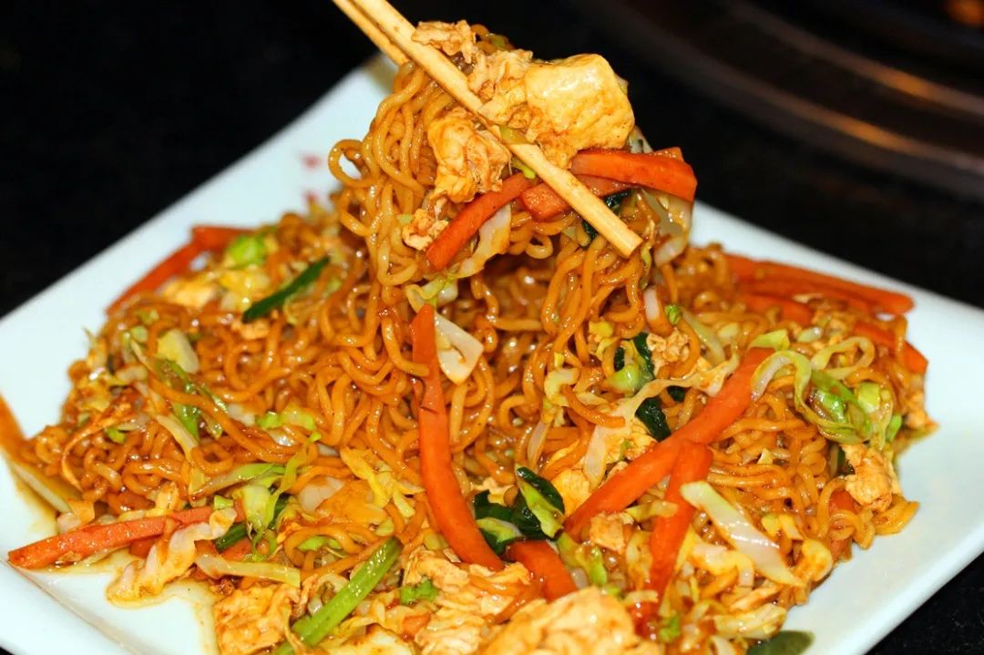 门头沟老牌美食摆上大排档！露天撸串火锅加烤鱼，100元买100瓶U8