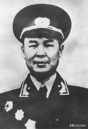 获得三枚一级勋章的少将,荣获三枚一级勋章的有多少人