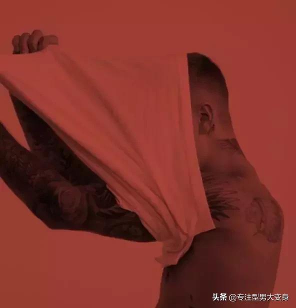 白t男生怎么穿,男人穿什么样的白衬衫好看