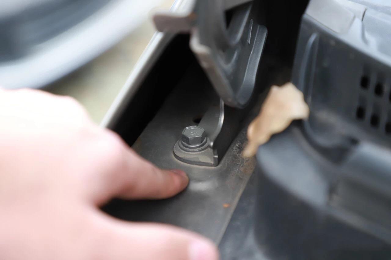 二手车鉴定最简单的方法,鉴别二手车的方法