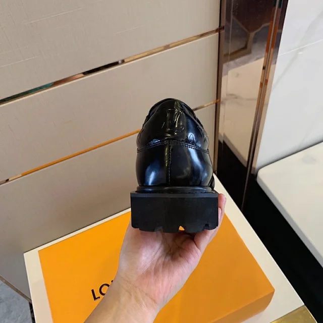 暖哭！中国无私赠给意大利一百倍口罩，LV皮鞋调价至740,只售中方