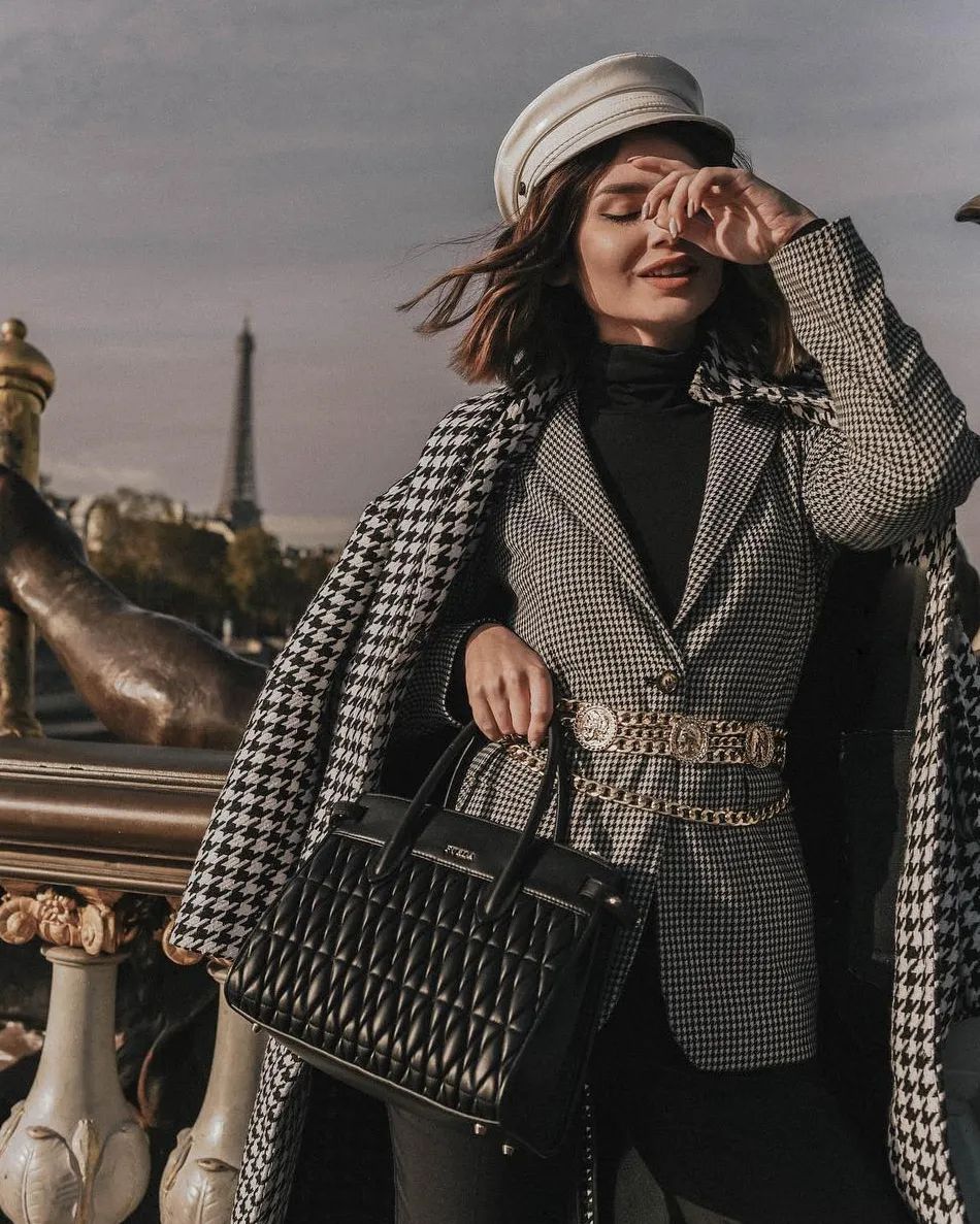 墨绿色格纹大衣怎样搭配好看,短款格纹毛呢大衣的搭配方法