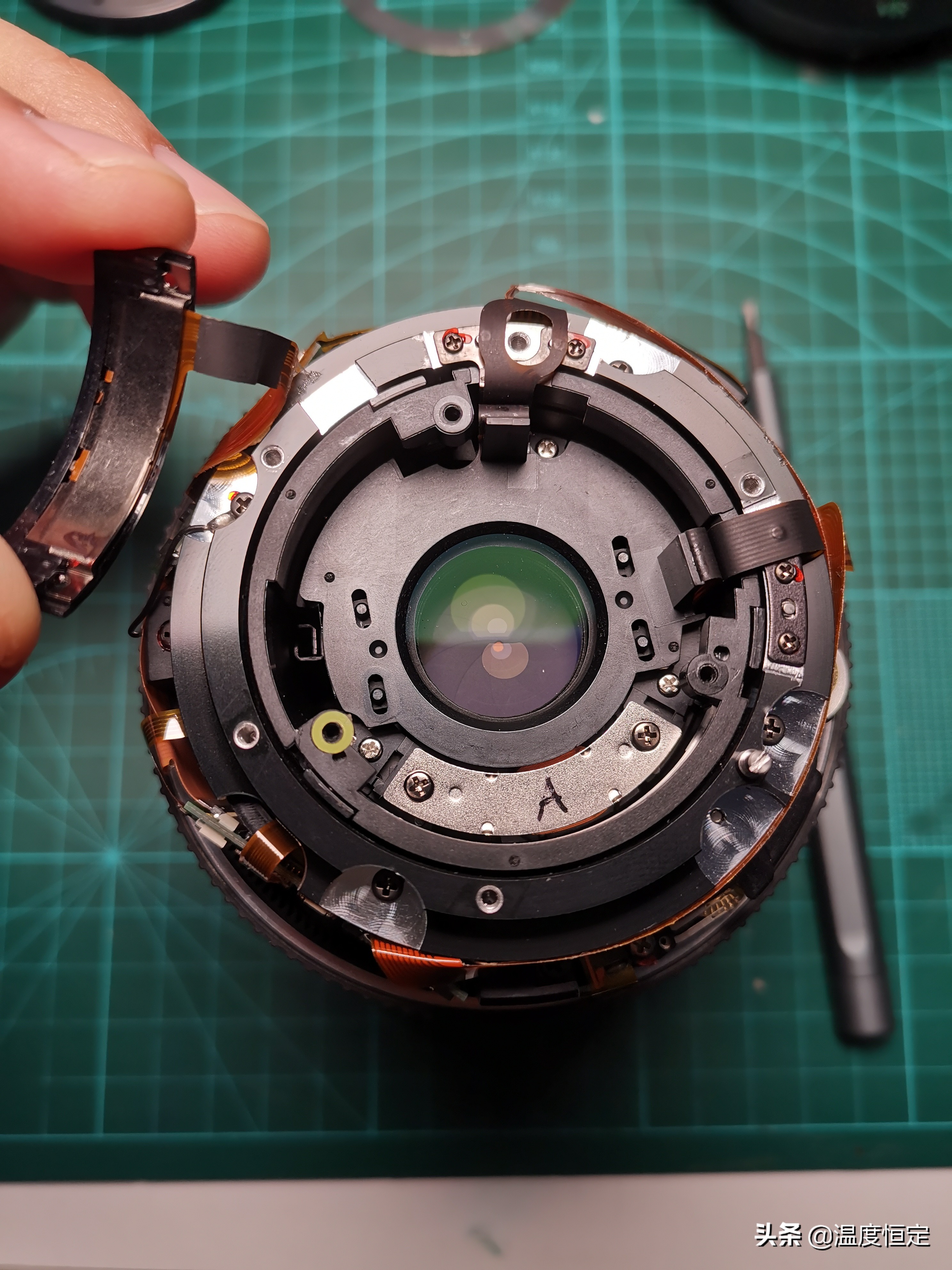 尼康镜头防抖打开一直响,尼康24-120镜头防抖怎么开