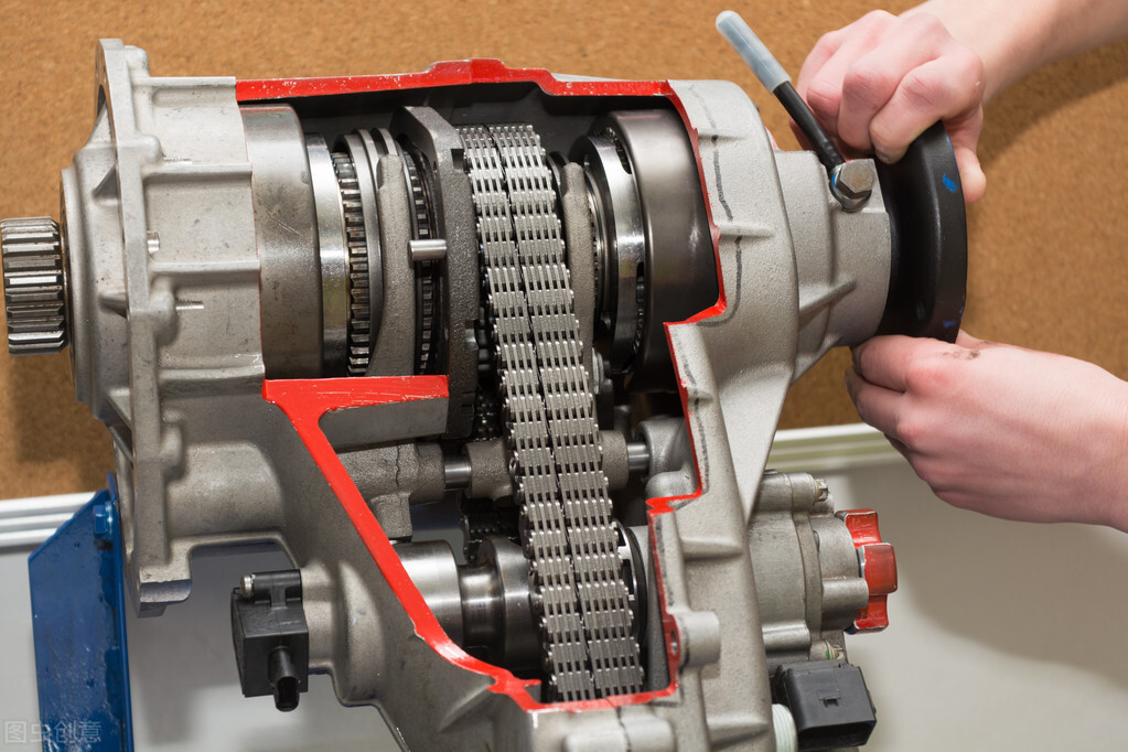 汽车在行驶中挂入倒挡,行驶中挂入倒挡会损伤变速箱吗