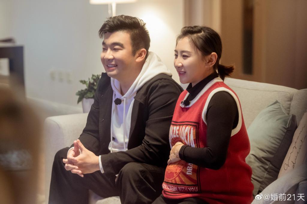 何雯娜晒孕期照,何雯娜孕妇运动