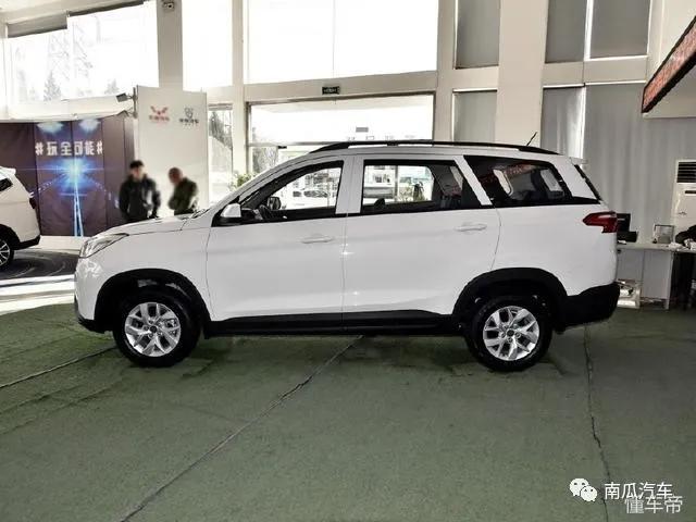 五菱宏光：尺寸加大，配安全气囊，仅售4万起，上市必火