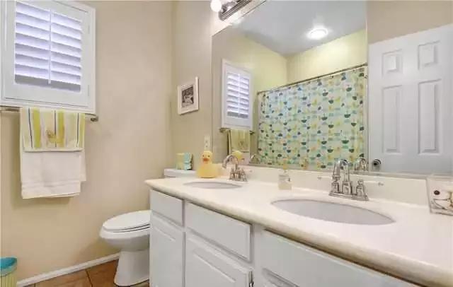 租房热门地段,破房子租五万块一个月