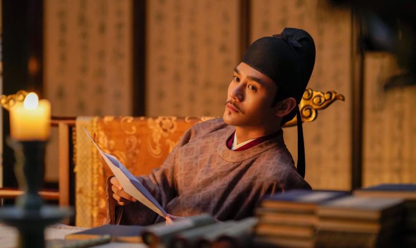 赠友诗词用典，典故中的人物，要注意姓氏一样吗？