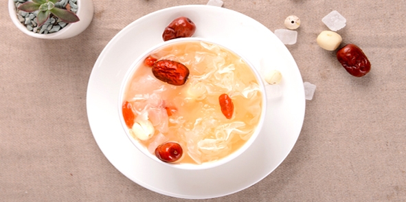 被冷风吹嘴唇起皮,被寒风吹得浑身疼