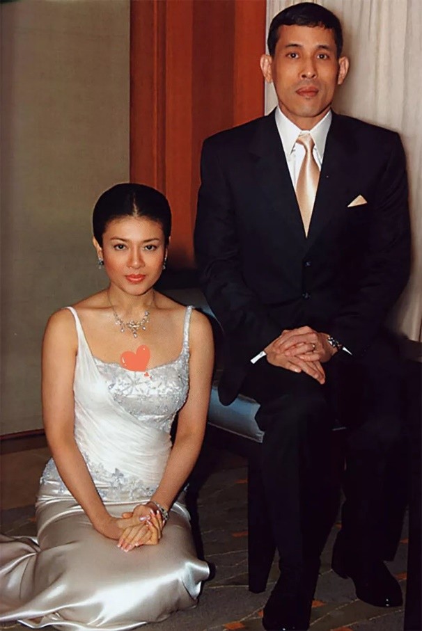 华裔美女神似西拉米，泰王几次示好碰一鼻子灰，富婆老公比玛哈帅