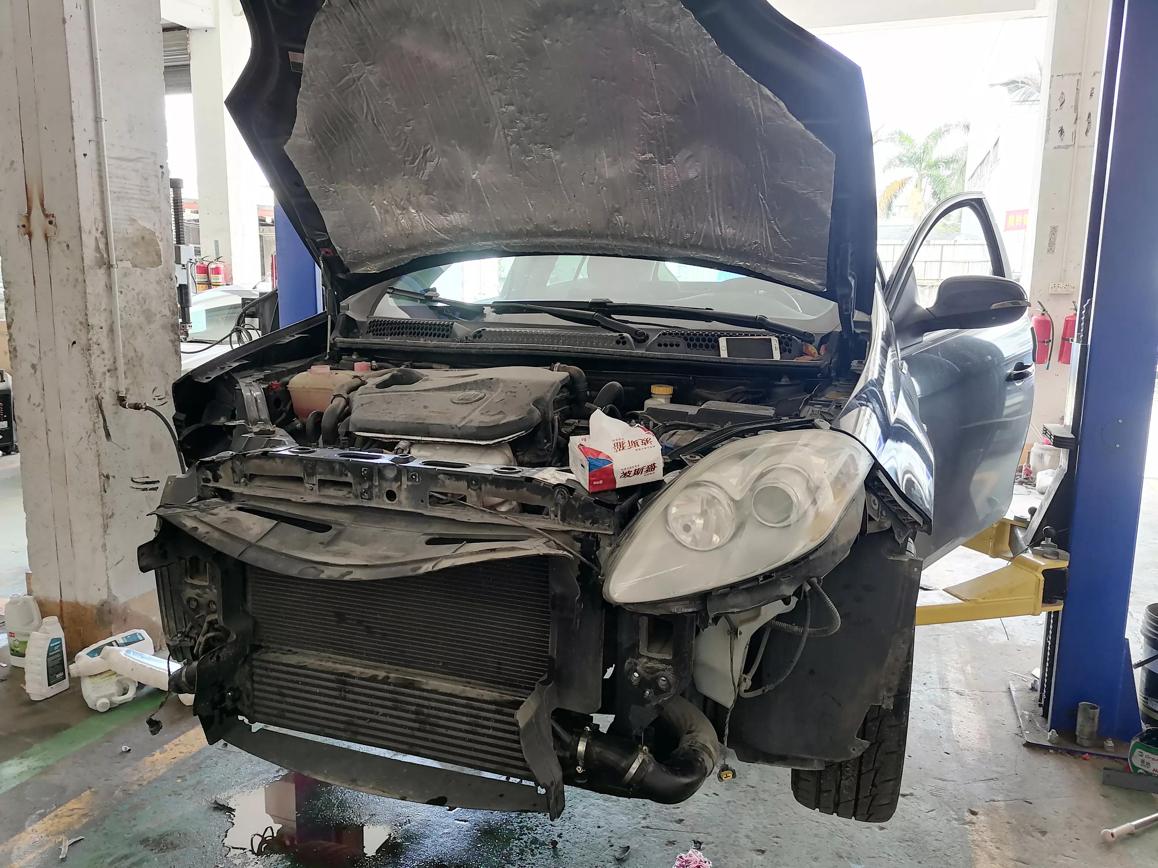 菲亚特博悦16万公里，水箱磨破漏水更换水箱