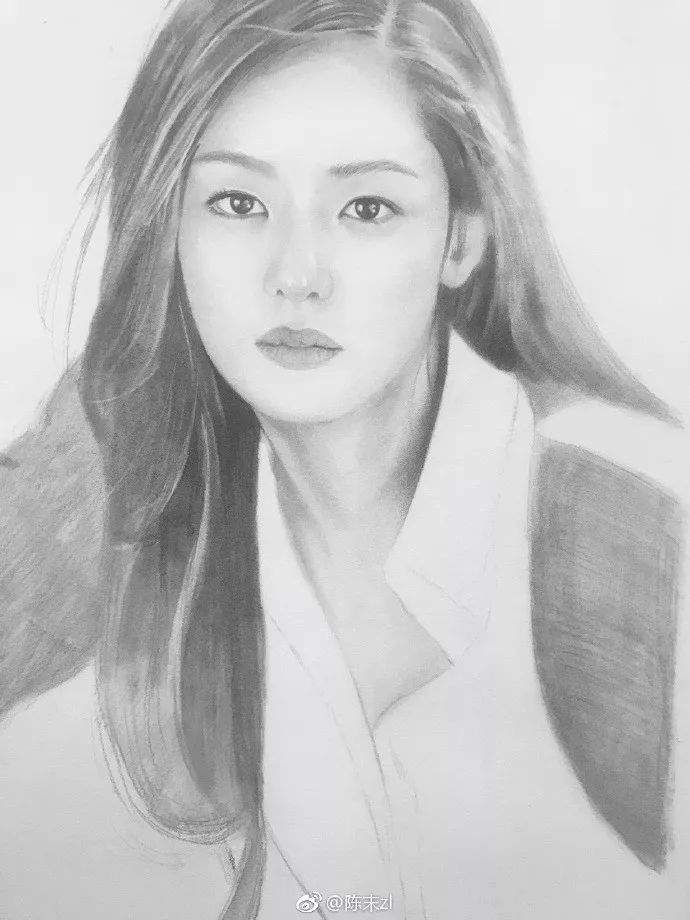 大学没毕业，95后妹纸用一支铅笔就撩到了范冰冰！这...