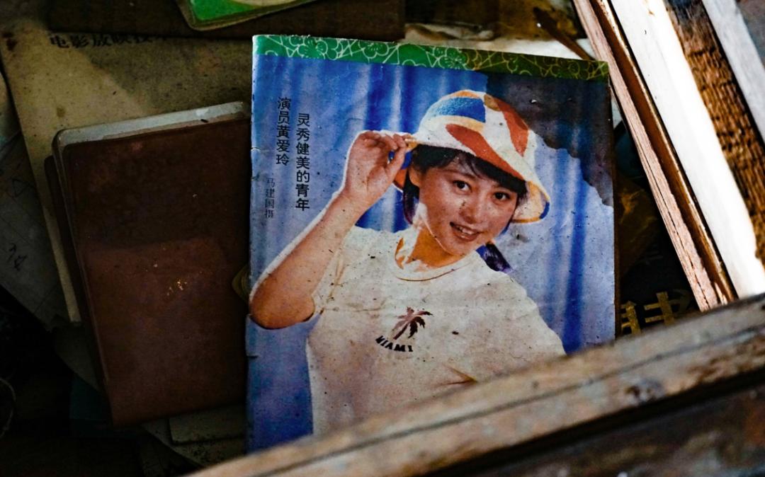 东北大妞拍废墟,东北大妞年轻照片