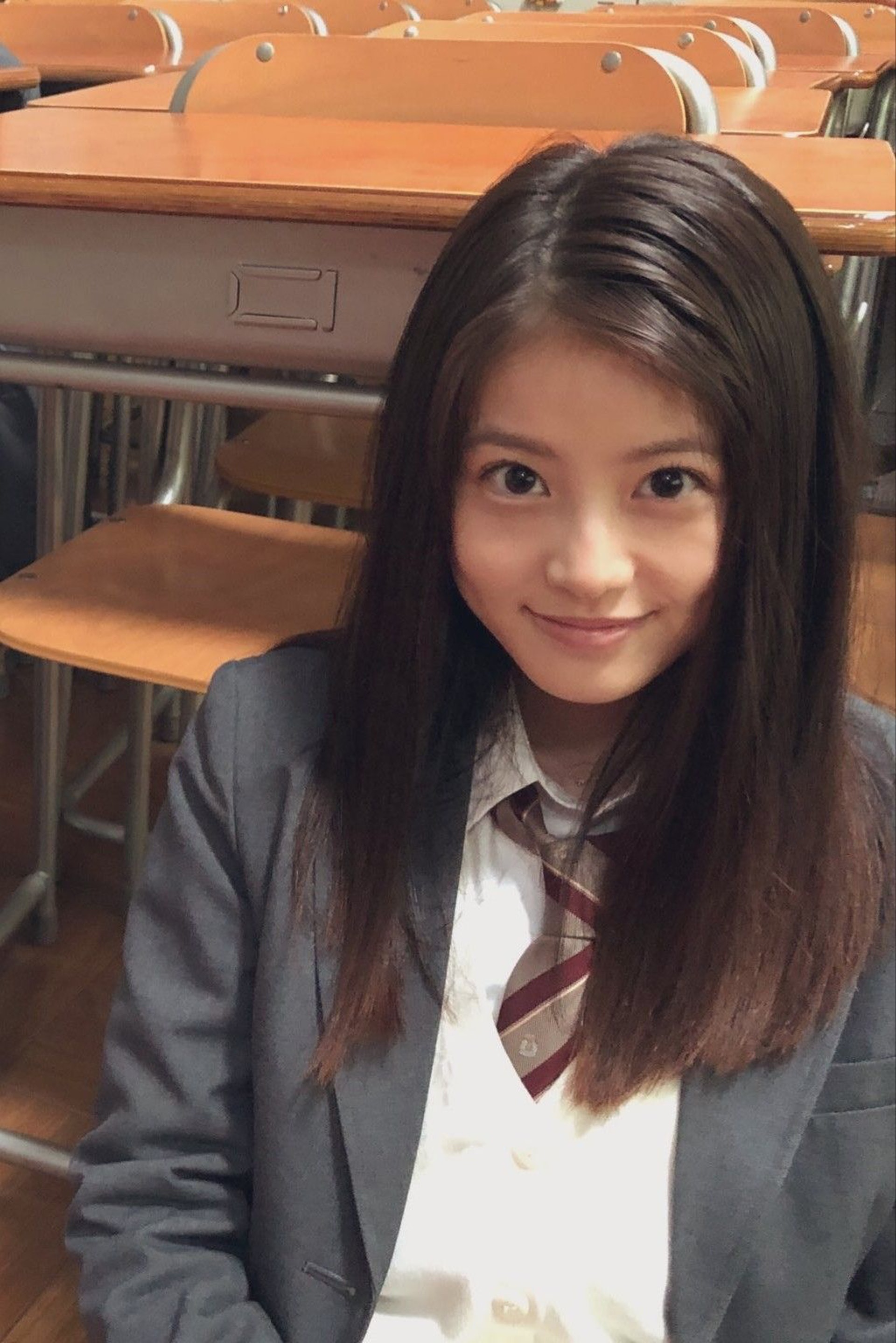 穿校服好看的日本女星 (日本最适合穿校服的女星走路霸气)