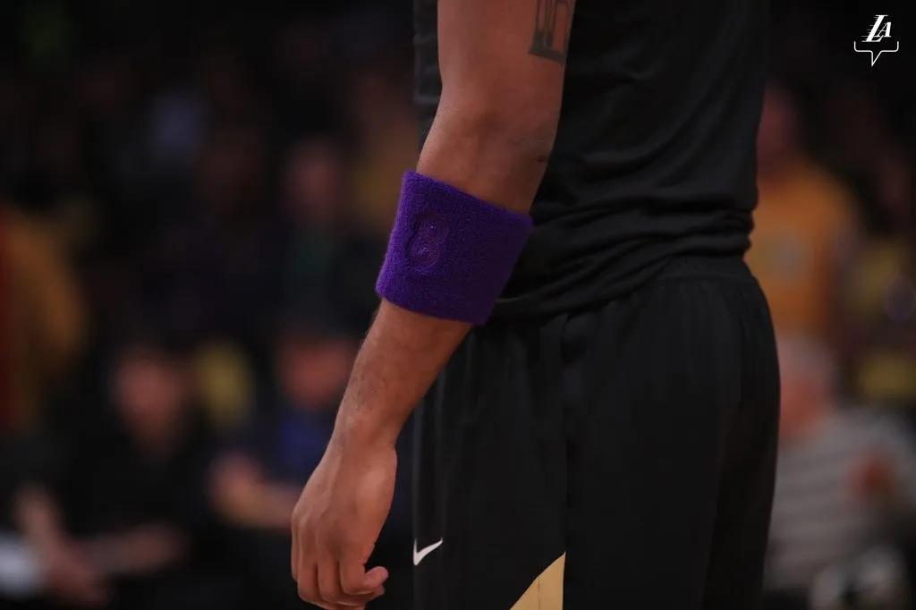 nba杰伦布朗上脚球鞋,nba球星上脚布朗尼1代