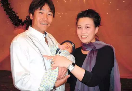 屹立三十年不倒的那英就是一东北大妞哪来的什么舞台风格