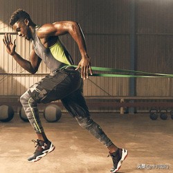 弹力带紧致胸部锻炼方法,紧致后背的训练方法弹力带