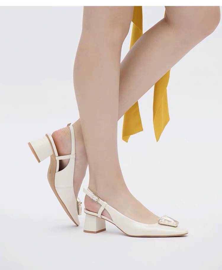 年度最时尚的4款凉鞋清爽又时尚,通勤百搭风凉鞋