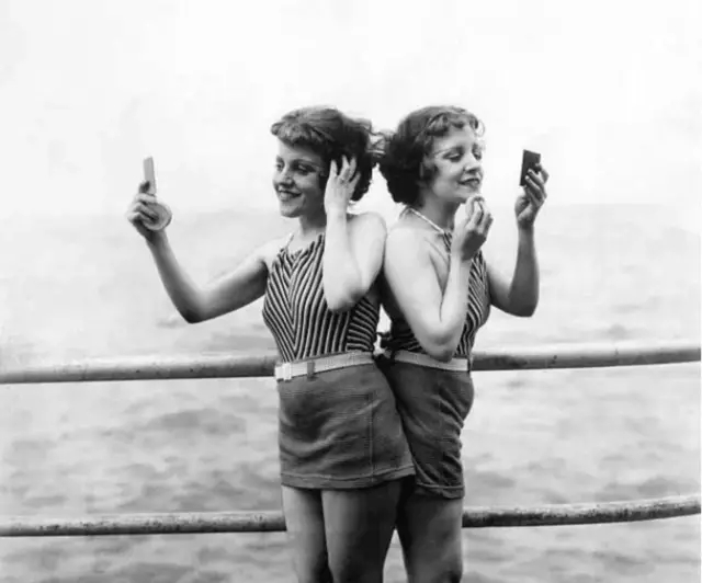 姐妹花一岁被生母抛弃,连体姐妹被抛弃意外发现暴富之路