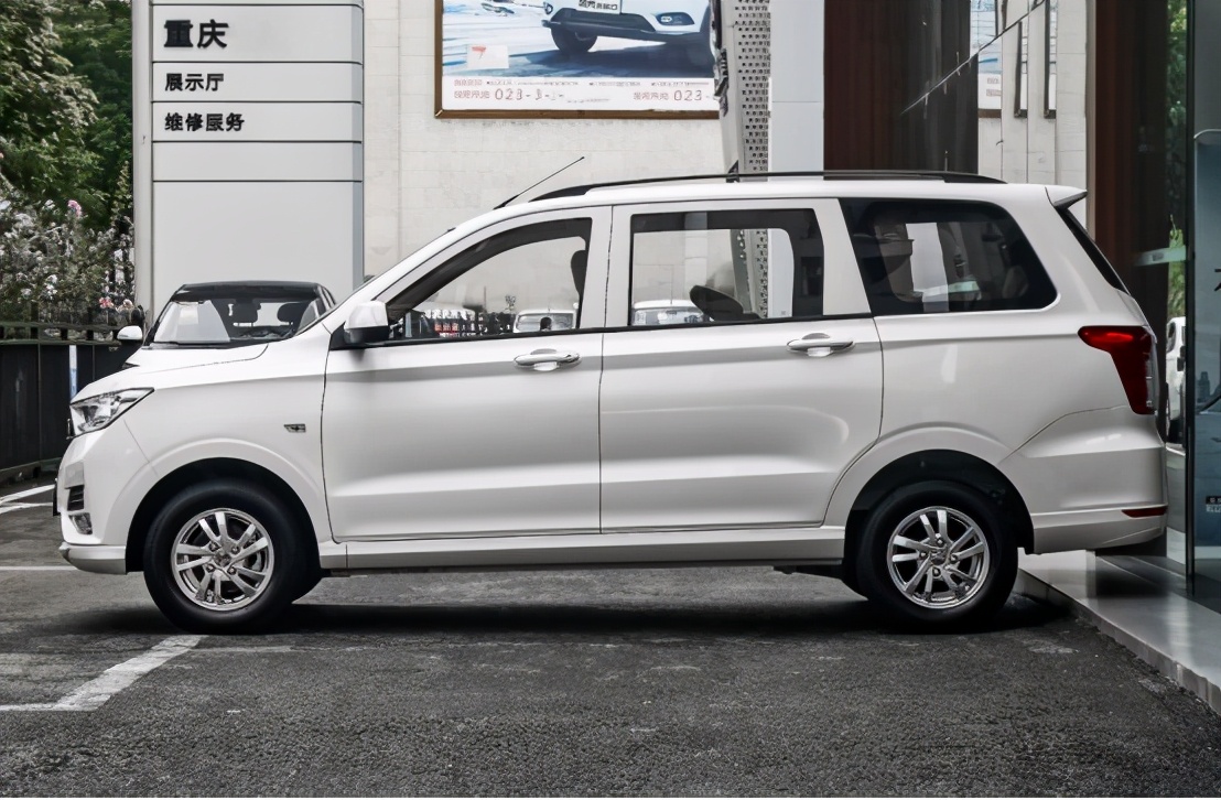 通用五菱宏光s,新五菱宏光s怎么样