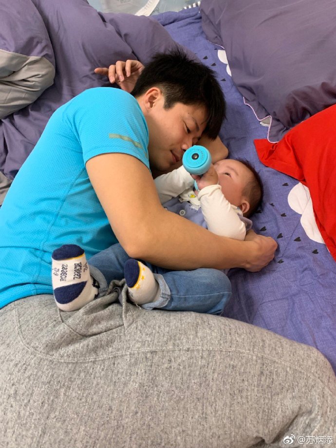 亚洲飞人之子！不到1岁腿已经这么粗了小天天速度优势亦可期