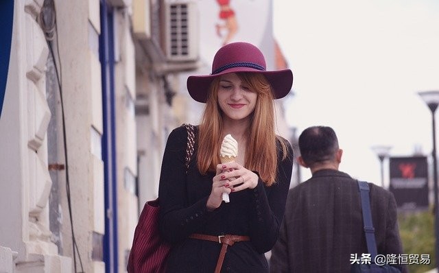 全自动冰淇淋机多少钱一台呢,一台冰淇淋机的成本要多少钱