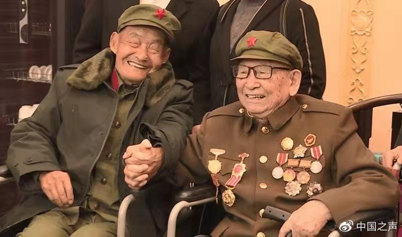 时隔60年两位80岁老人重新见面,两位老人失散50年恋人终于相见