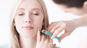 眼皮老是跳怎么回事？神经科医生：这个病要警惕了