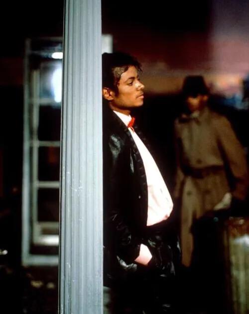 thriller是最畅销的专辑吗 (评价thriller这张专辑)