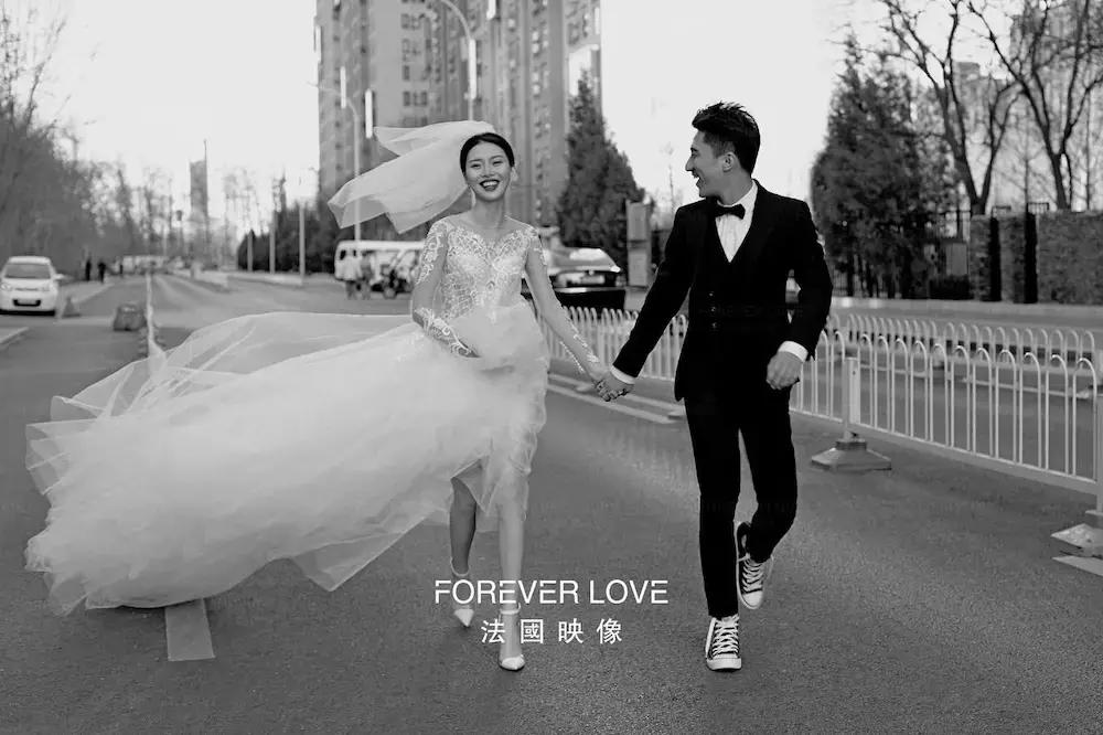 街拍婚纱照怎么拍才好看,韩式街拍婚纱照怎么拍才好看