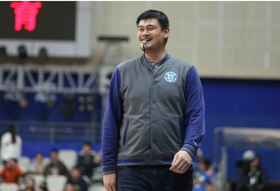 禁赛两场+罚款10万！广厦主场穿绿毛衣的那个人被CBA处罚了