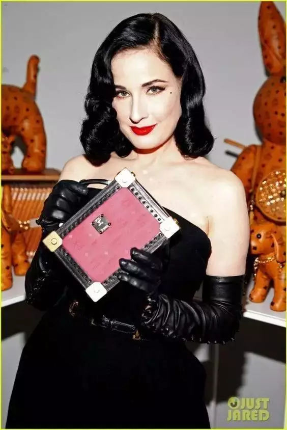 mcm背包哪款实用,mcm背包红色布艺