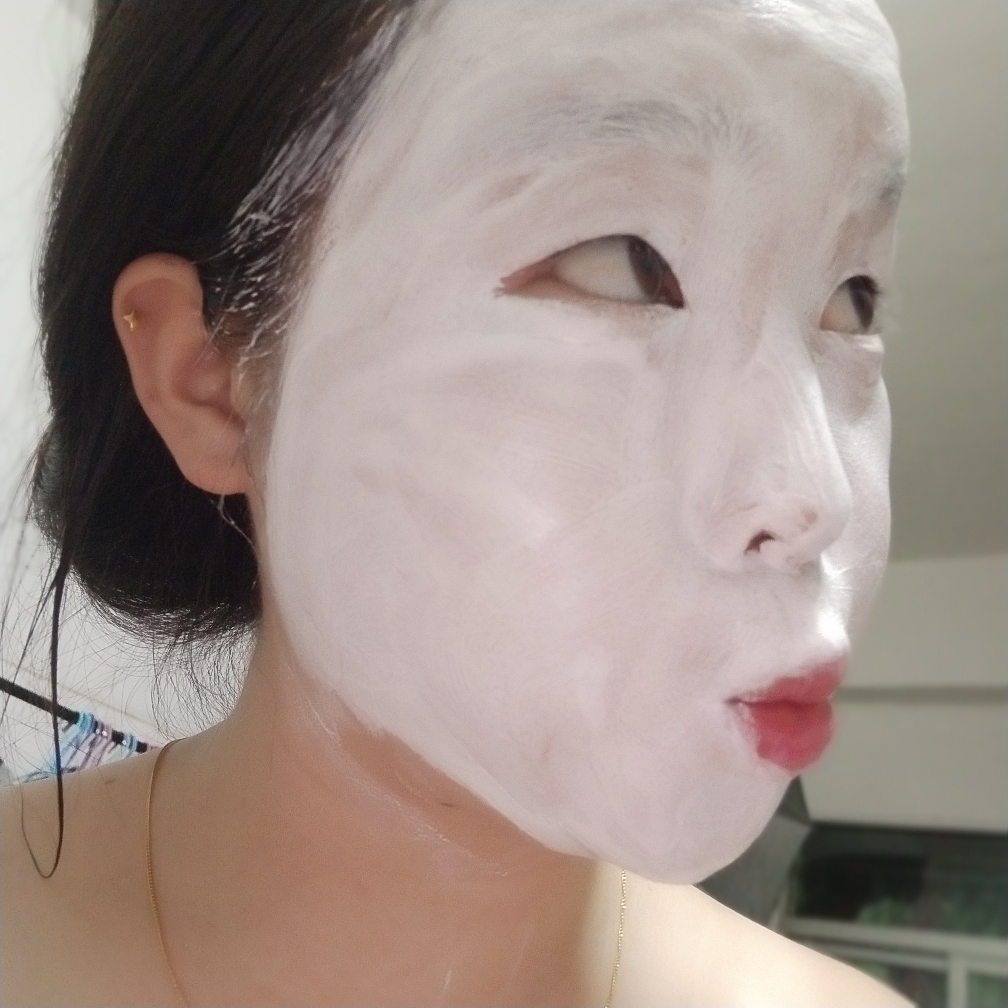 一叶子面膜和膜法世家面膜哪个好,膜法世家的白面膜好还是黑面膜好